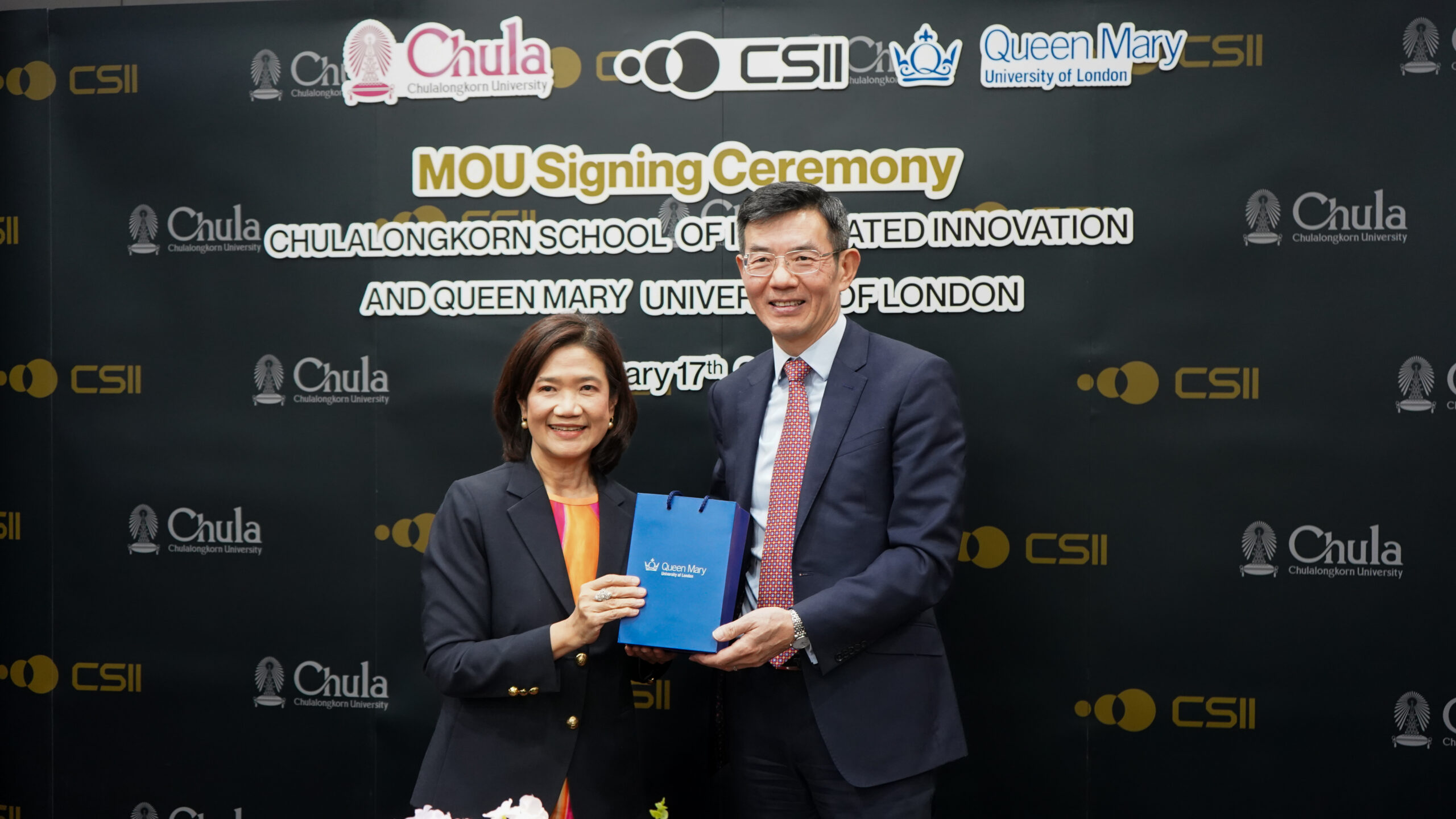 Professor Suchada Sukrong, Executive Director of CSII, and Professor Wen Wang, Vice-Principal and Executive Dean (Science and Engineering) at Queen Mary University of London, exchanging gifts during the MOU Signing Ceremony between CSII and Queen Mary University.